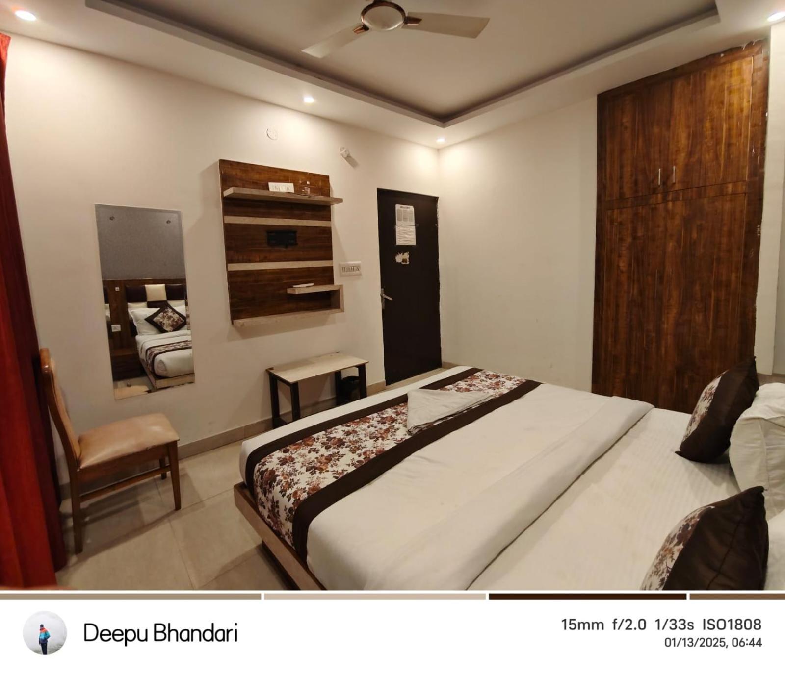 Hotel Infinity International Near Igi Airport Új-Delhi Kültér fotó
