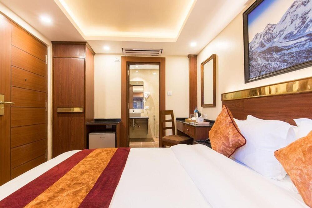 Hotel Infinity International Near Igi Airport Új-Delhi Kültér fotó